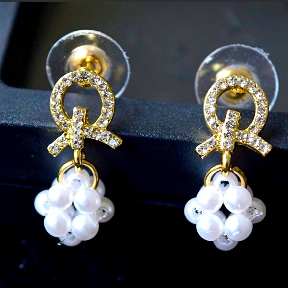 NEW Small Pearls Dangling Earrings CZ Diamonds Embellished Studs Very Pretty NIB - Picture 1 of 3